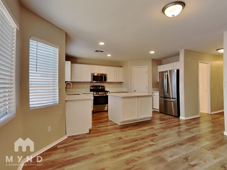 Building Photo - 12622 W Myer Ln