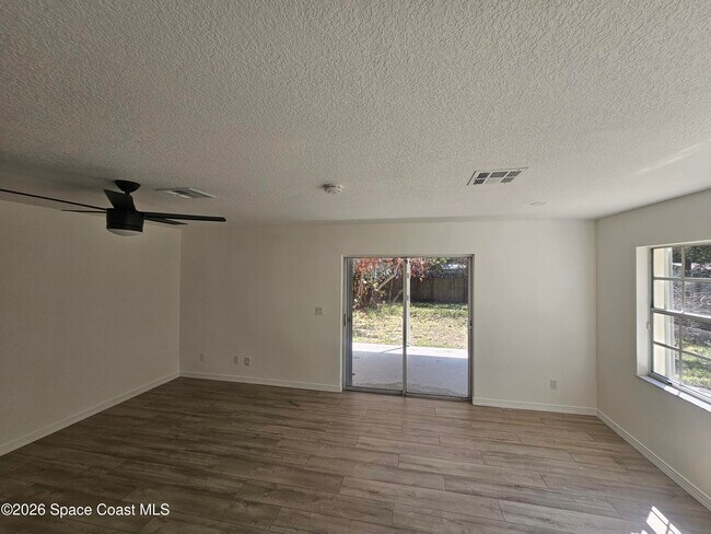Building Photo - 1406 36th Ave