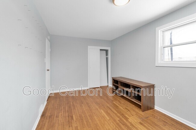 Building Photo - 56 Janice St