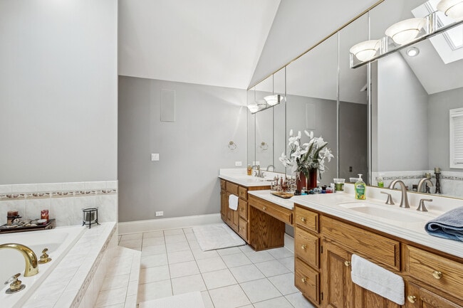 Building Photo - 9200 Falling Waters Dr W