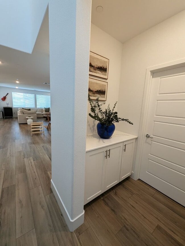 Building Photo - Beautiful and Spacious 4BR 3BA Home in Roseville