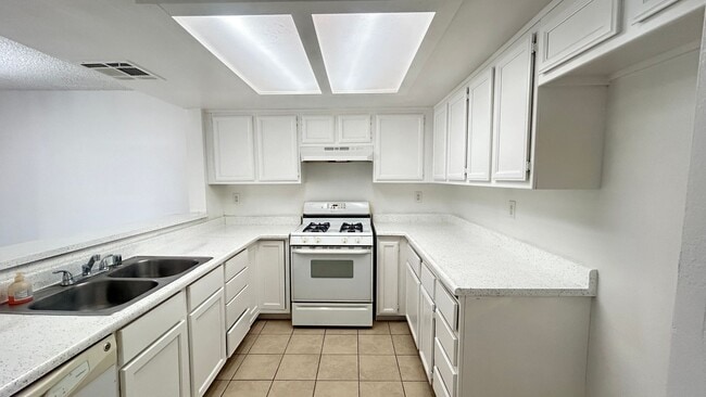 Building Photo - 2Bd Apartment Available For Rent