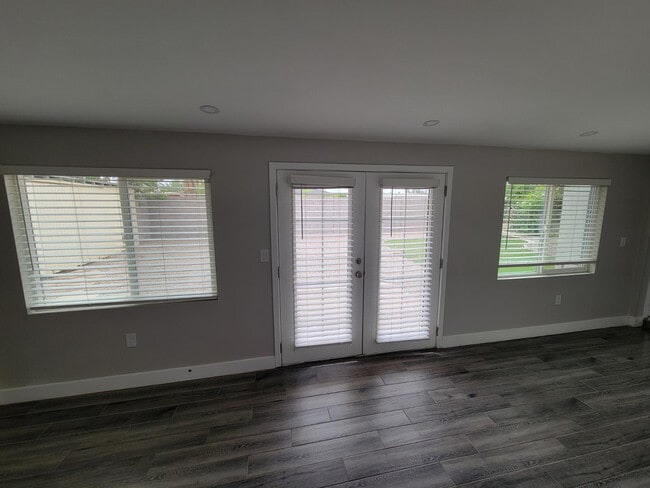 Building Photo - 535 W 15th St