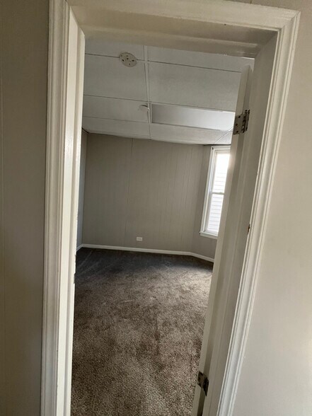 Building Photo - 917 N Cicero Ave