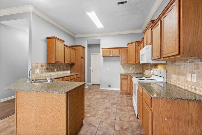 Building Photo - 702 Grant Ave