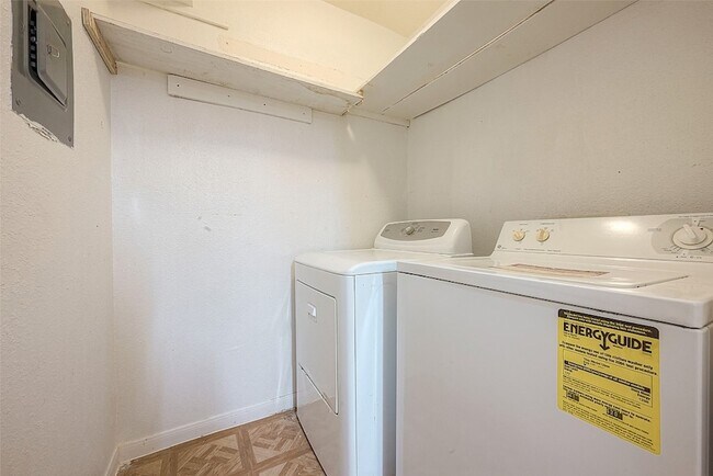 Building Photo - 6606 De Moss Dr