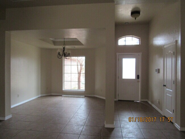 Building Photo - BEAUTIFUL HOME IN WOLFCREEK AREA!!!