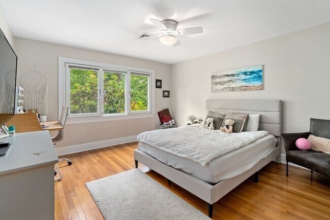 Building Photo - 580 Dedham St