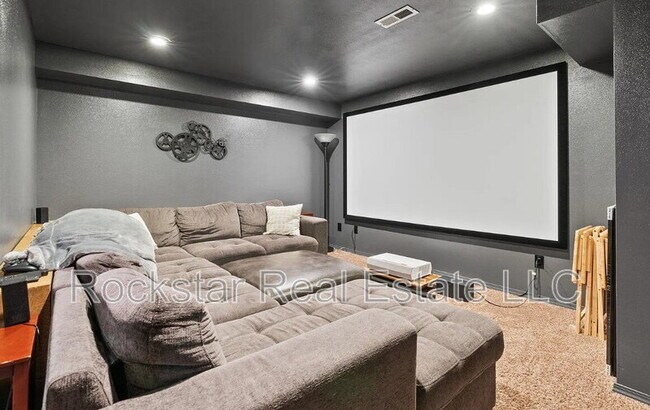 Building Photo - 607 W Persimmon Ln