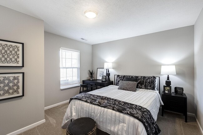 Building Photo - 24 Glade Lp