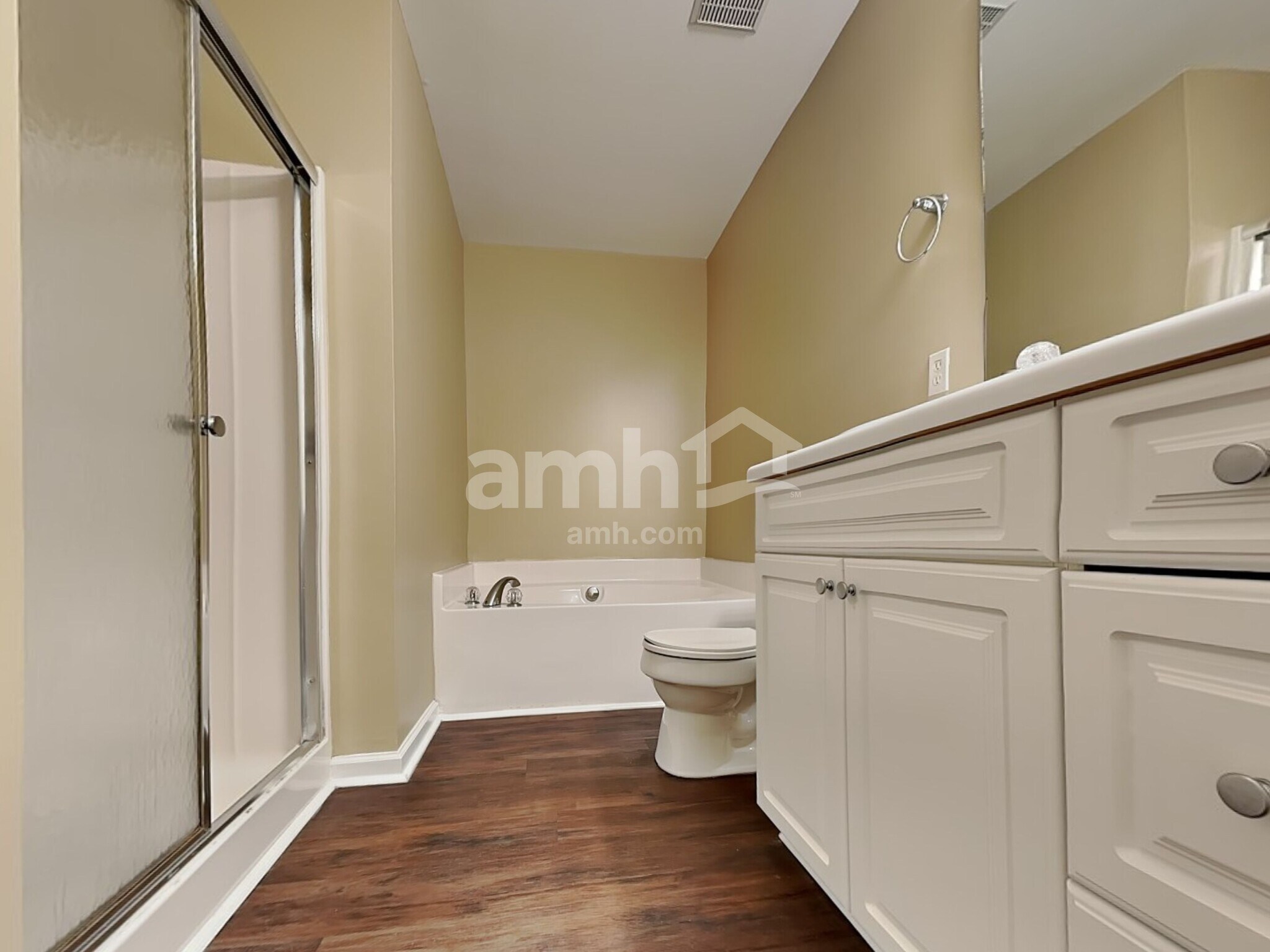 Building Photo - 204 Ber Creek Dr