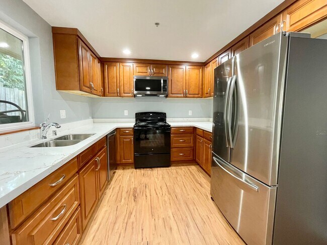 Building Photo - 15313 15th Ave NE