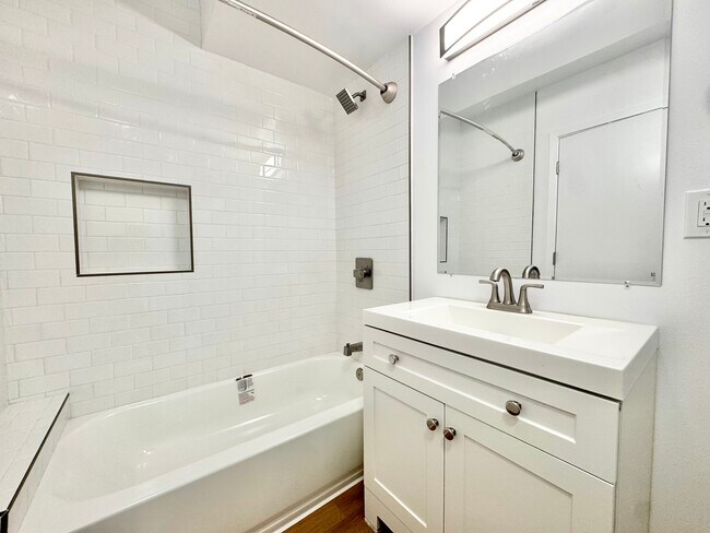 Building Photo - 3522 Bellevue Ave