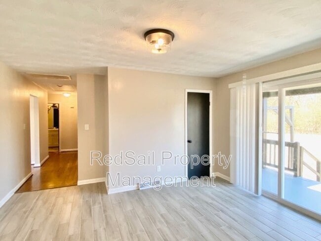 Building Photo - 17073 Longview Dr
