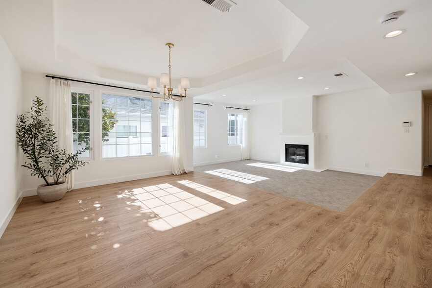 Building Photo - 1504 N Poinsettia Ave