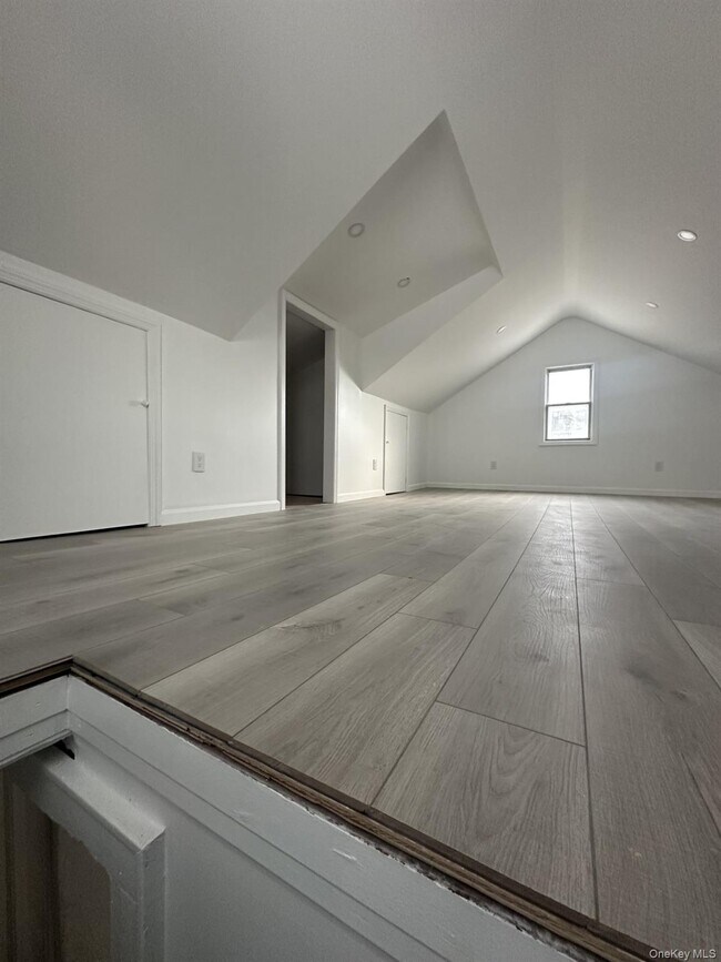 Building Photo - 7 Starks Pl