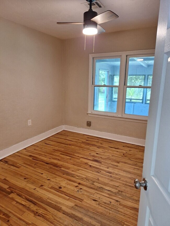 Building Photo - To schedule a Showing or Submit an Applica...