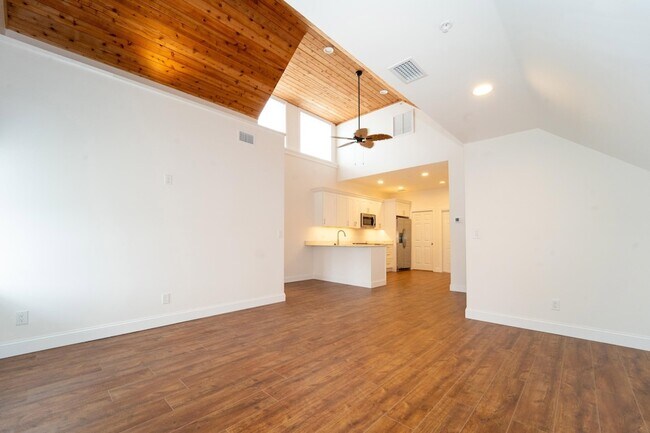 Building Photo - 11 Aviles St