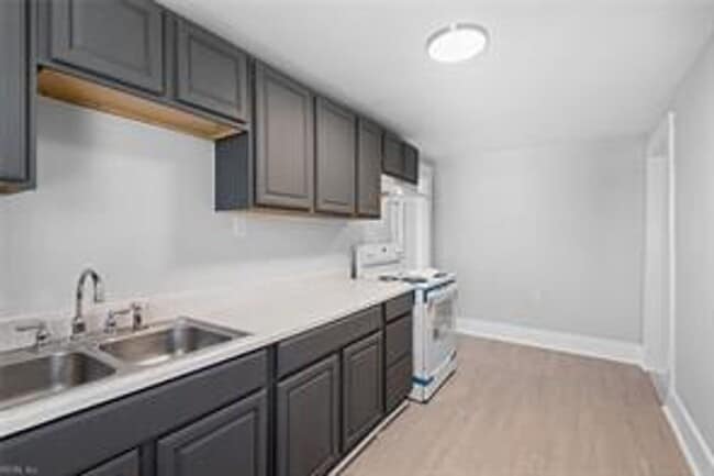 Building Photo - 653 29th St