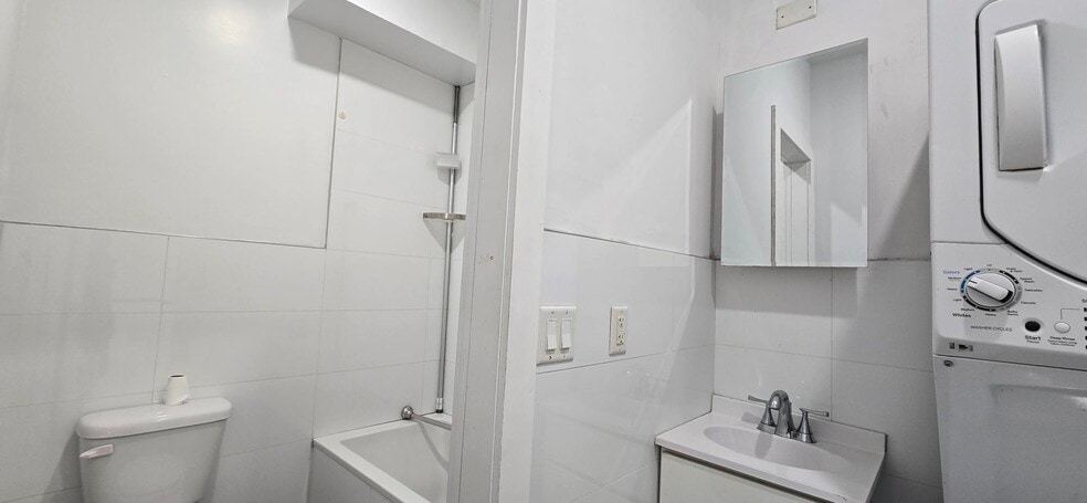 Unit 3 - 487 Ocean Ave