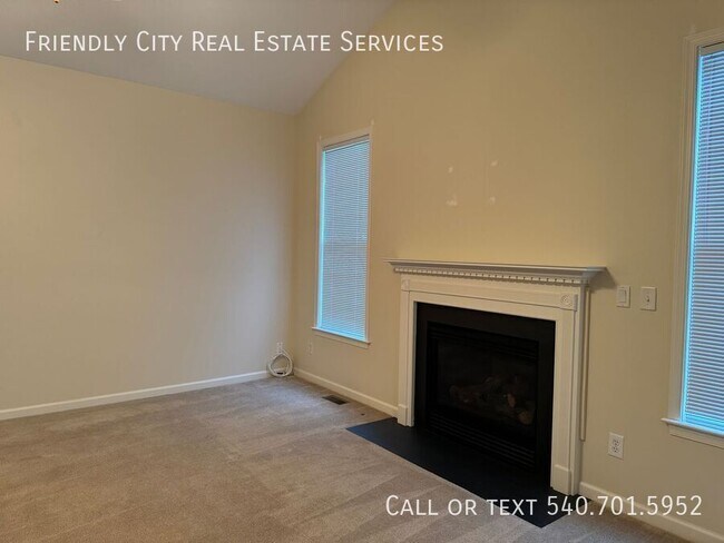 Building Photo - Beautiful Duplex at Spring Oaks