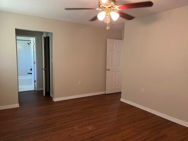 Building Photo - 315 Woodcrest Dr