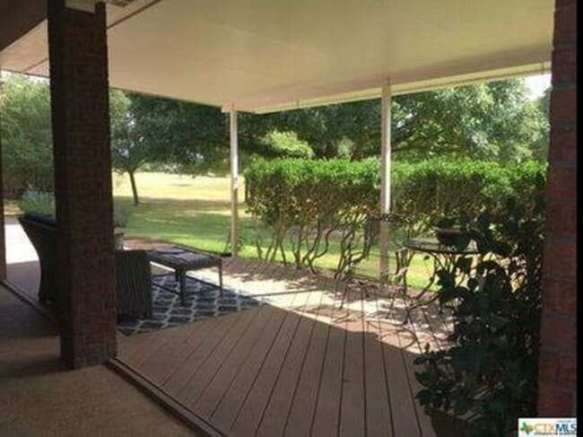 Building Photo - Mill Creek Executive Home Overlooking Golf Course at 17th Tee