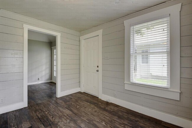 Building Photo - 903 Shoal Cliff Ct