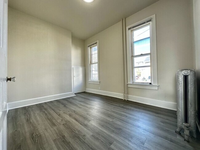 Building Photo - 338 S Quincy St