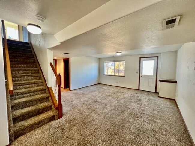 Building Photo - Stunning 4 bedroom home in Claremont Ranch!