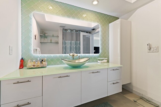 Building Photo - 100 Waterway Rd