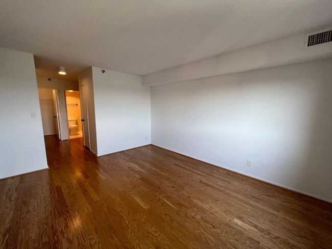 Building Photo - Luxurious 2 Bed 2 Bath Penthouse In Alta V...