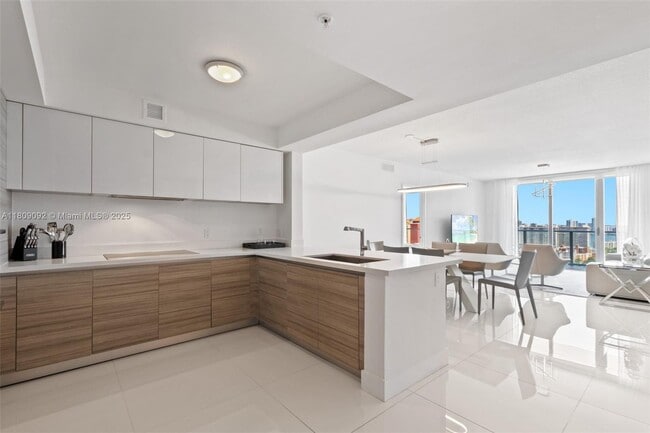 Building Photo - 300 Sunny Isles Blvd