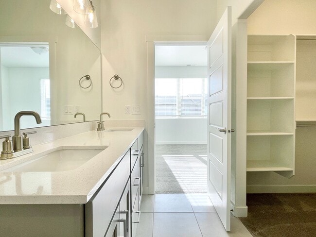 Building Photo - Beautiful Modern Townhome in American Fork!