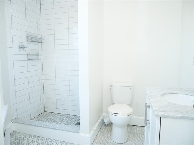 Building Photo - 45 Carlton St