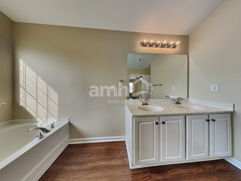 Building Photo - 4 Byswick Ct