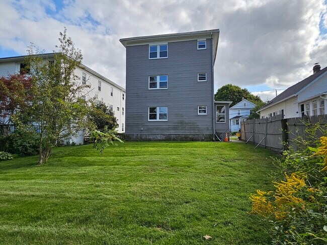 Building Photo - 20 Kosta St