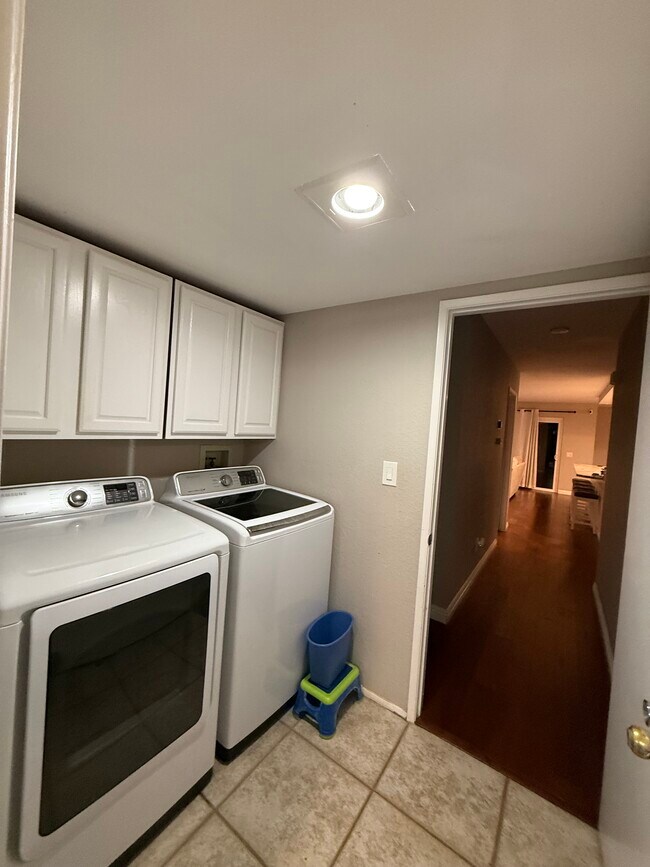 Building Photo - 23900 Cadenza Dr