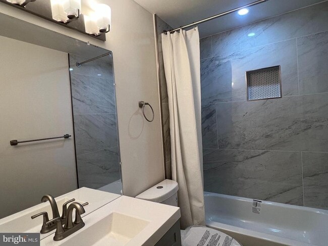 Building Photo - 8922 Royal Astor Way