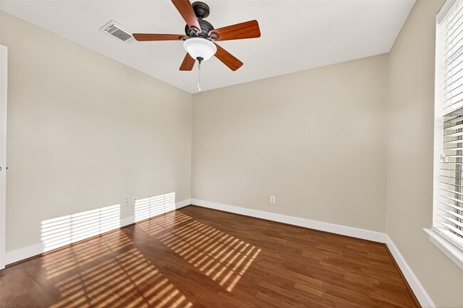 Building Photo - 6247 Settlers Lake Cir E