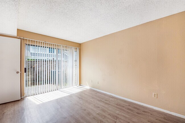 Building Photo - 6315 Cattails Ln