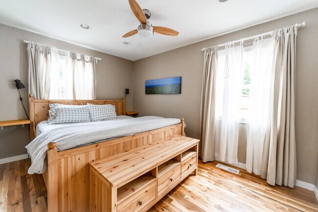 Building Photo - 4404 SE 63rd Ave