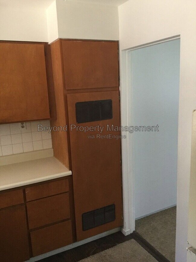 Building Photo - 2153 Drescher St