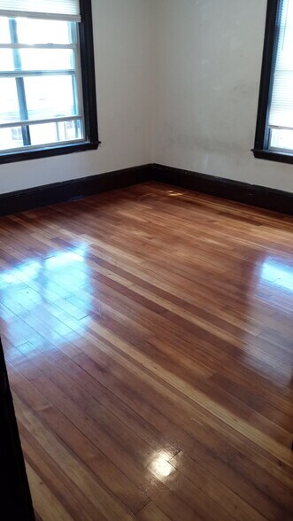 Building Photo - 4 Eleanor St