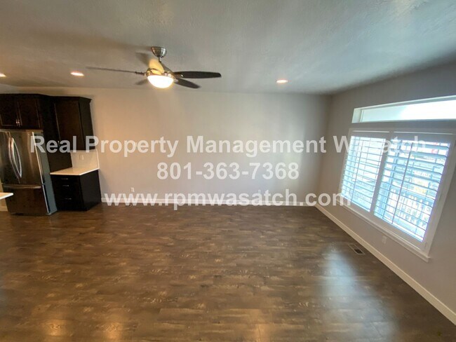 Building Photo - Beautiful 3 Bed, 4 Bath Townhome with 2-ca...