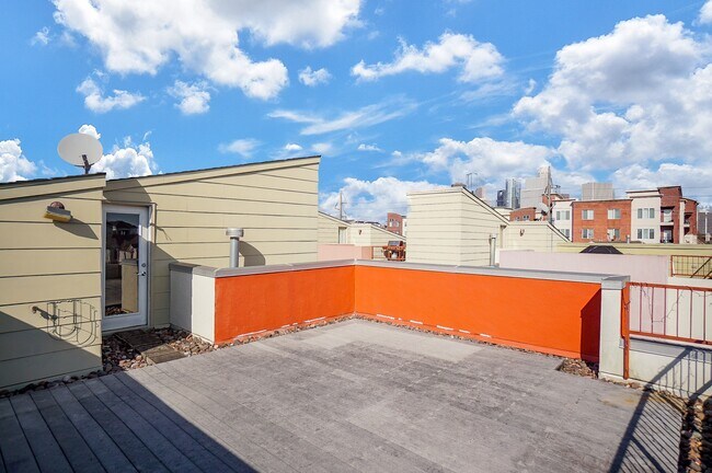 Building Photo - 228 Willard St