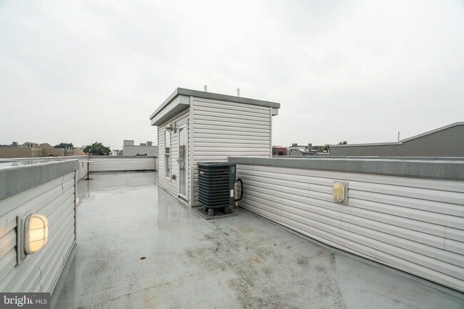 Building Photo - 2515 N Front St