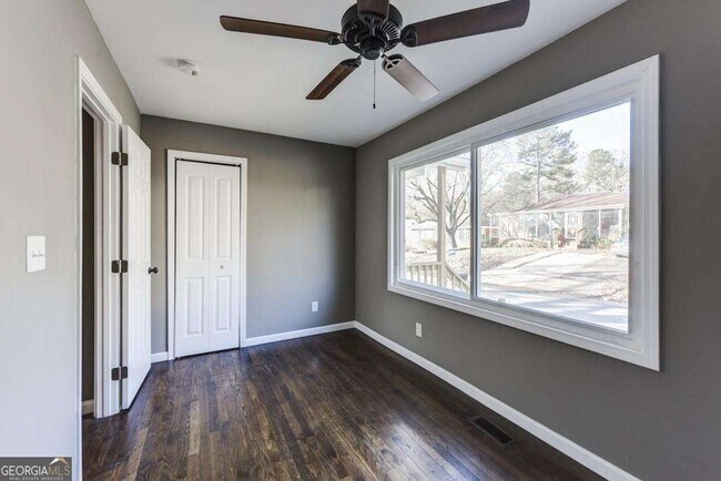 Building Photo - 284 Barfield Ave SW