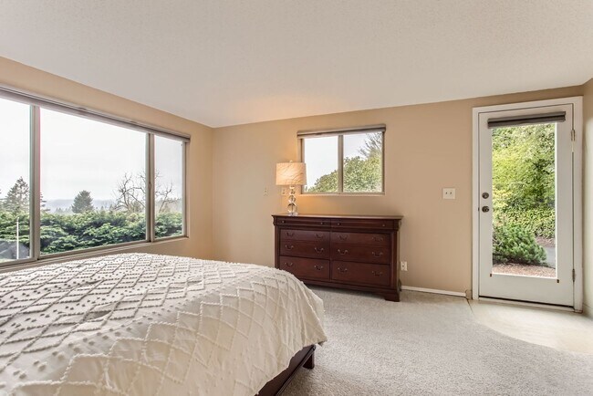 Building Photo - Single Family Home in West Linn with a Won...