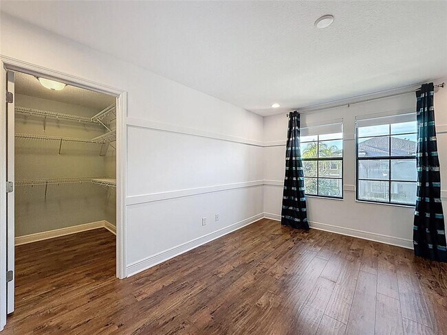 Building Photo - 10701 Laurel Vista Way